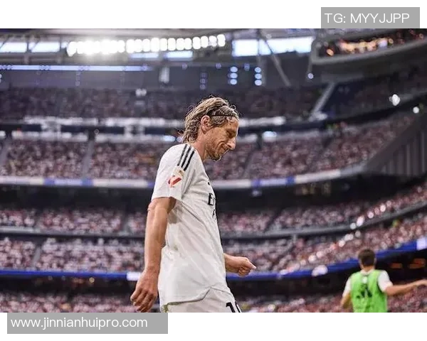 皇马冬季转会窗或无新援中场目标锁定亚当沃顿与斯米特