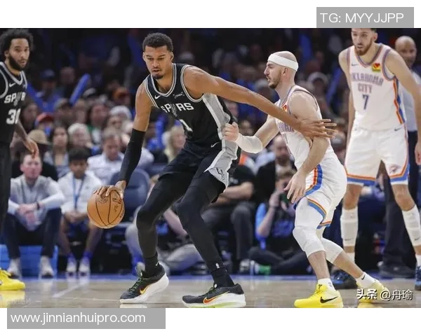 马刺公牛终结连胜纪录绿军四连胜领跑联盟勇士快船篮网紧随其后